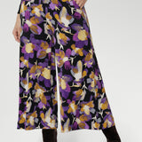 The extra-wide leg creates a flowing silhouette, while the cropped length and deep hemlines add modern flair. Designed with a double-layer pull-on waistband and functional side pockets with chic visible stitching, the Dany Culotte blends fashion and function seamlessly. Proudly designed and made in Australia.