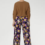 Designed with a double-layer pull-on waistband and functional side pockets with chic visible stitching, the Dany Culotte blends fashion and function seamlessly. Size 10 model wears her culottes with woven blouse tucked in and brown boots. 