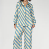 Designed with a straight-leg silhouette, this pull-on style features an elasticated waistband with an adjustable drawstring for an easy, flexible fit. 