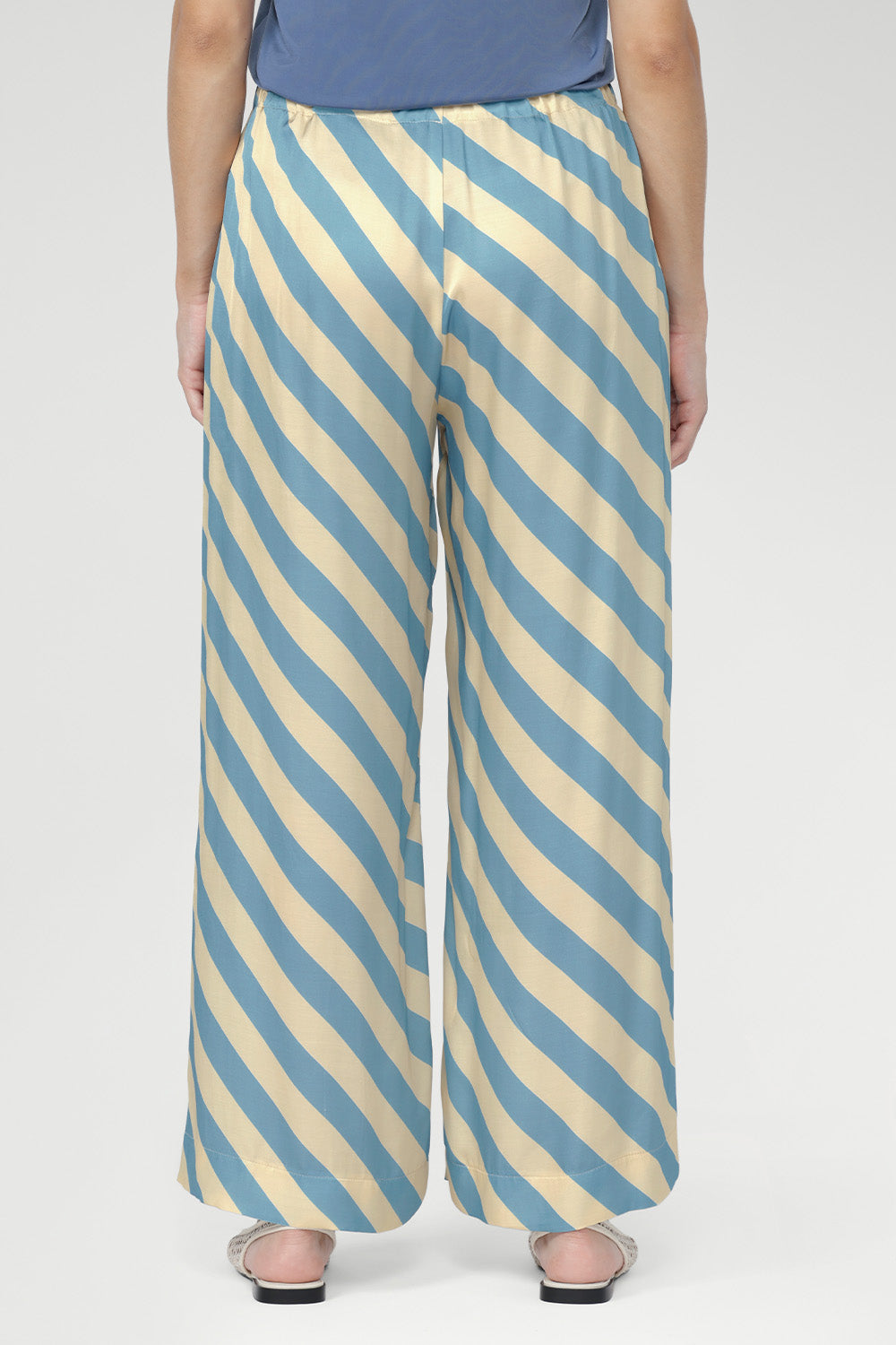 Proudly designed and made in Australia, the Devin Drawstring Pant is an elevated essential for summer ease in sizes 8-24.