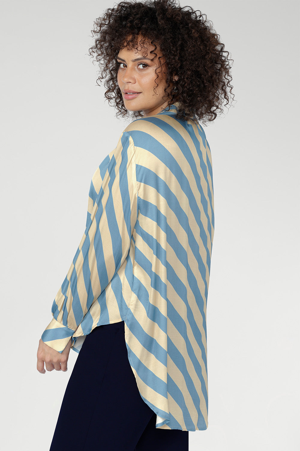 Designed as a refined oversized shirt, it transitions seamlessly from workdays to elevated events.