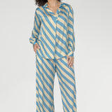 Designed as a refined oversized shirt, it transitions seamlessly from workdays to elevated events.