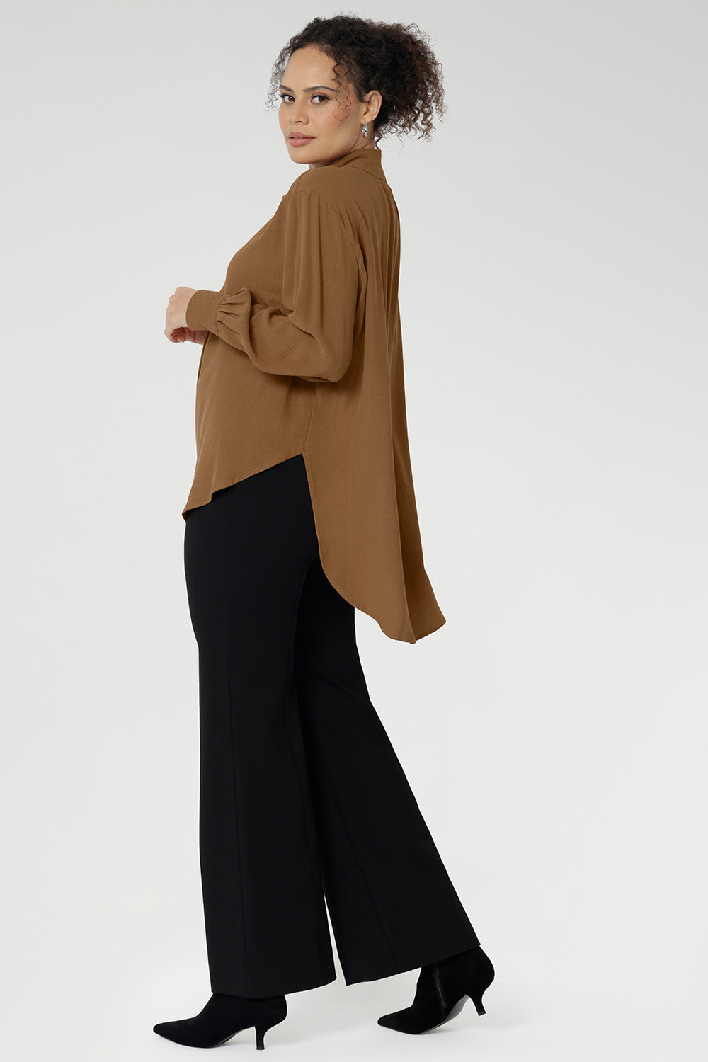 A collar neckline and soft V-neckline meet with a tailored tuck at the center, creating structure without compromising comfort. Subtle tuck details at the back neckline give added shape and a hint of detail from behind