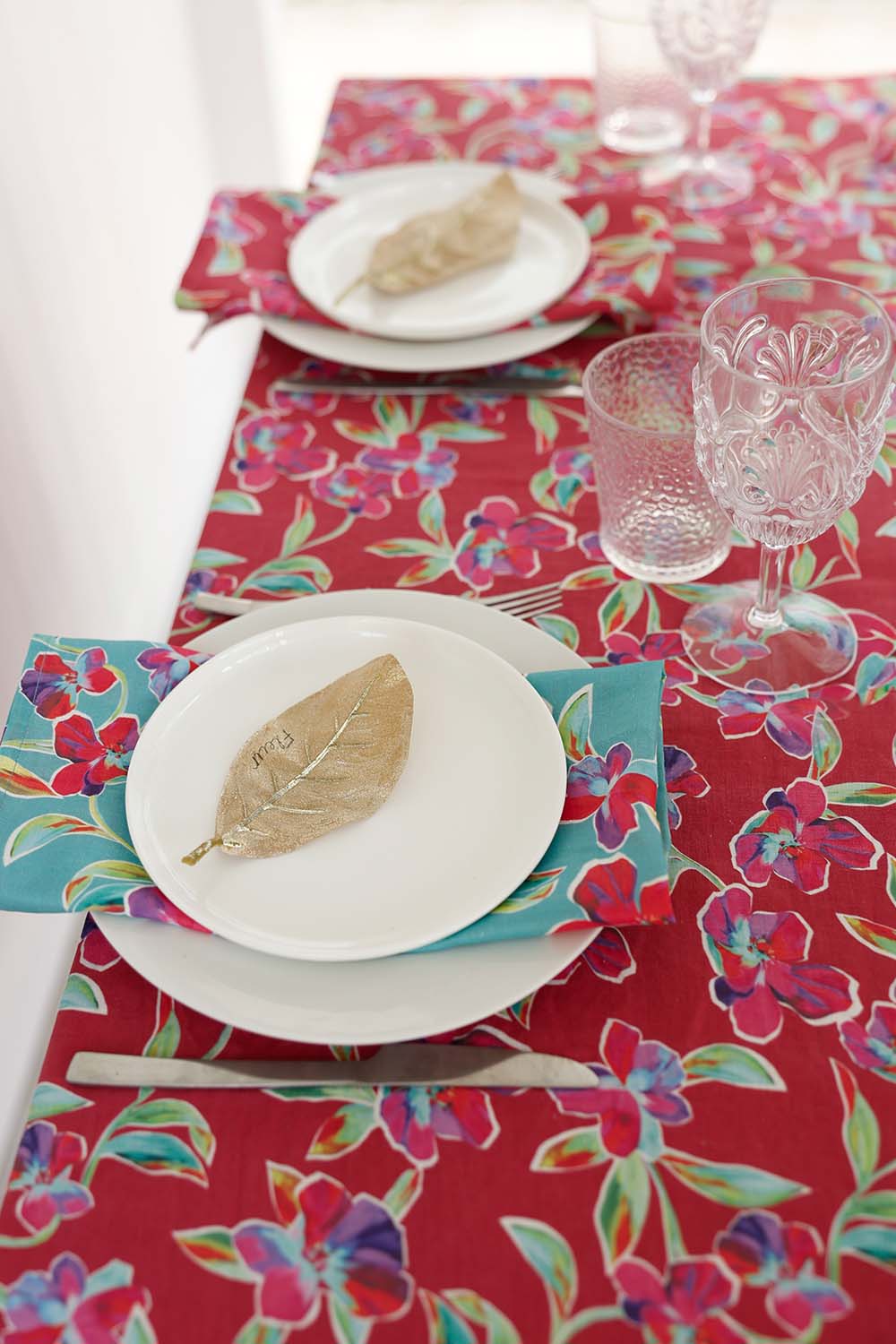 Fleur Delight Linen Table Cloth in Red