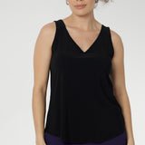 Discover the ultimate in versatility with the Harlee Reversible Top—a must-have essential that effortlessly blends comfort, style, and practicality. Crafted from our signature dry-touch stretch jersey.