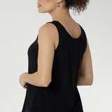 Designed with a close-to-body fit, flattering bust darts, and a curved hemline that dips slightly longer at the back, the Harlee offers a modern shape with everyday ease. 