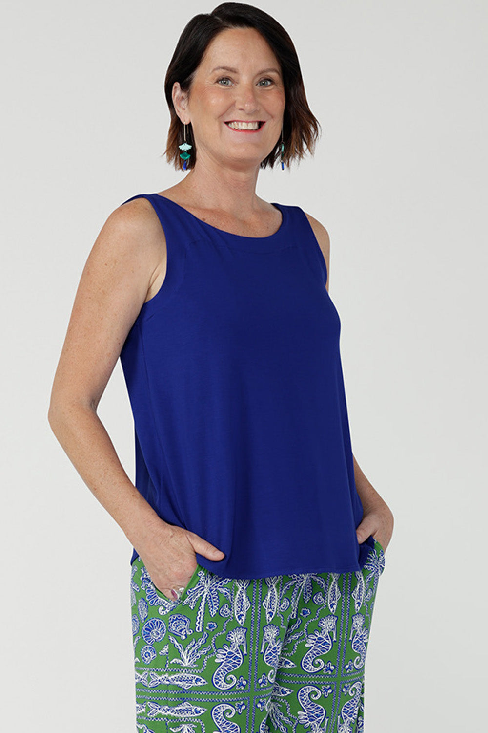 This clever piece can be worn two ways - opt for a chic boat neckline or switch it around for a flattering V neckline. 