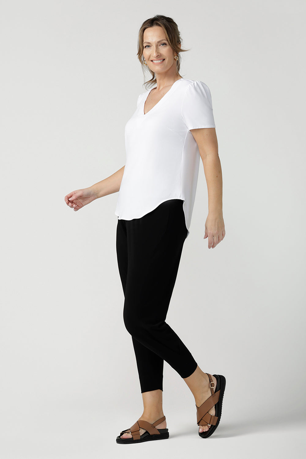 Great pants for travel, these dropped crotch, cropped leg, single seam black pants are made stretchy jersey for ultimate comfort. Worn with white bamboo jersey top , shop these comfy navy pants for your travel and capsule wardrobe now!