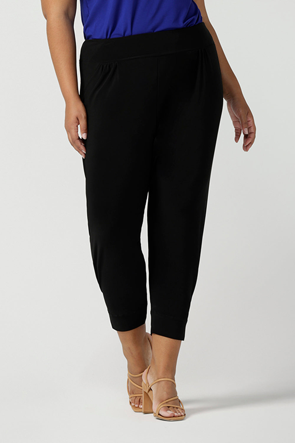 Great pants for travel, these dropped crotch, cropped leg, single seam black pants are made stretchy jersey for ultimate comfort. Australian made, shop these comfy navy pants for your travel and capsule wardrobe now!
