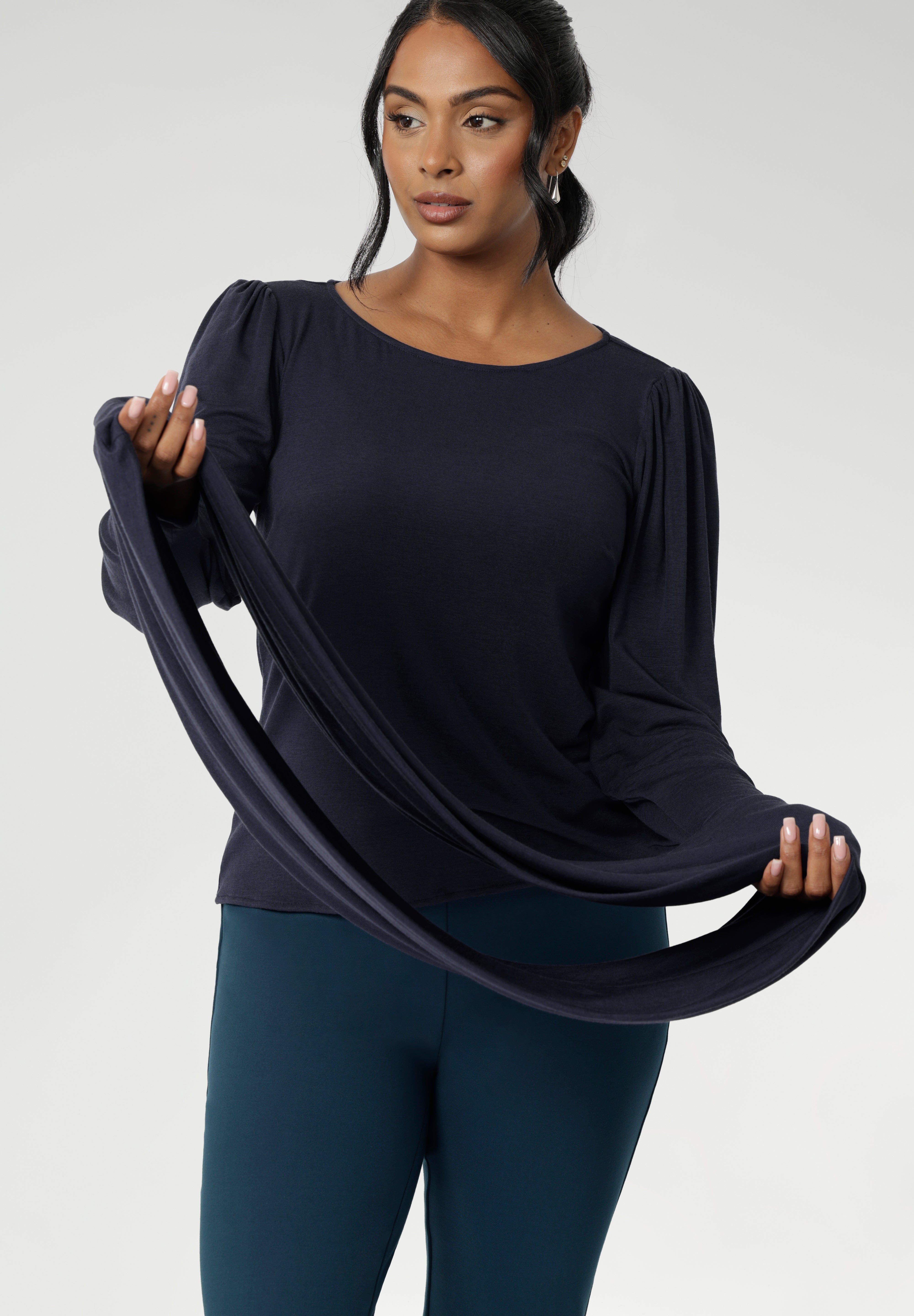For a perfectly coordinated look, pair your scarf with the matching Zara knit top in the same fabric—the result is simple, sophisticated style that moves with you wherever the season takes you. 