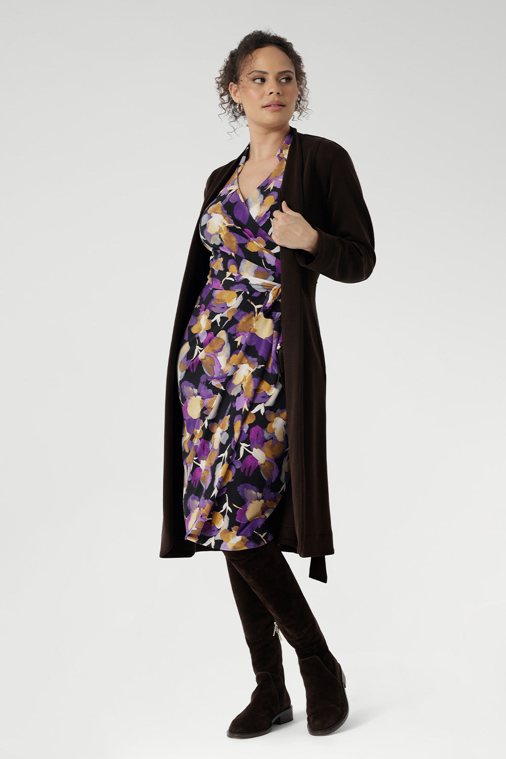 The vibrant painterly-style floral print, rich in purples and soft yellow hues, adds an artistic touch to a timeless silhouette. With its functioning wrap design, extended waist ties, and angular interlined collar, the Jett Dress brings a contemporary edge to your workwear wardrobe