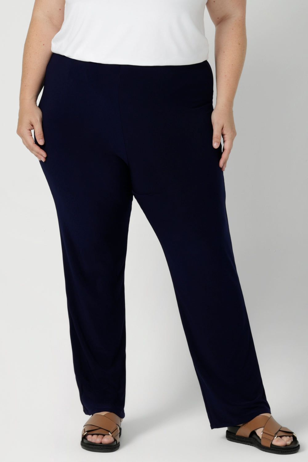 Size 18 model wears navy pants crafted from soft-touch jersey fabric, these pants are lightweight and incredibly comfortable. Leina & Fleur, an Australian clothing brand stocks these pants in size 8-24, ensuring a tailored fit for all, whether you're at the office or on the go.