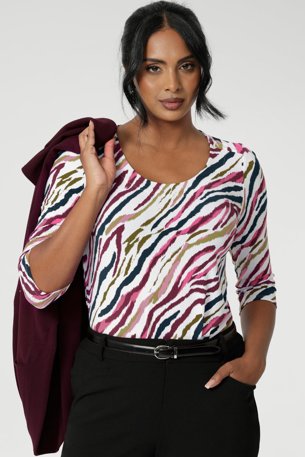 The Jules Top is the perfect blend of style and functionality, making it an essential addition to any work-to-weekend wardrobe. Crafted from a dry-touch jersey base, the fabric offers a drier hand feel while providing a comfortable soft stretch. 