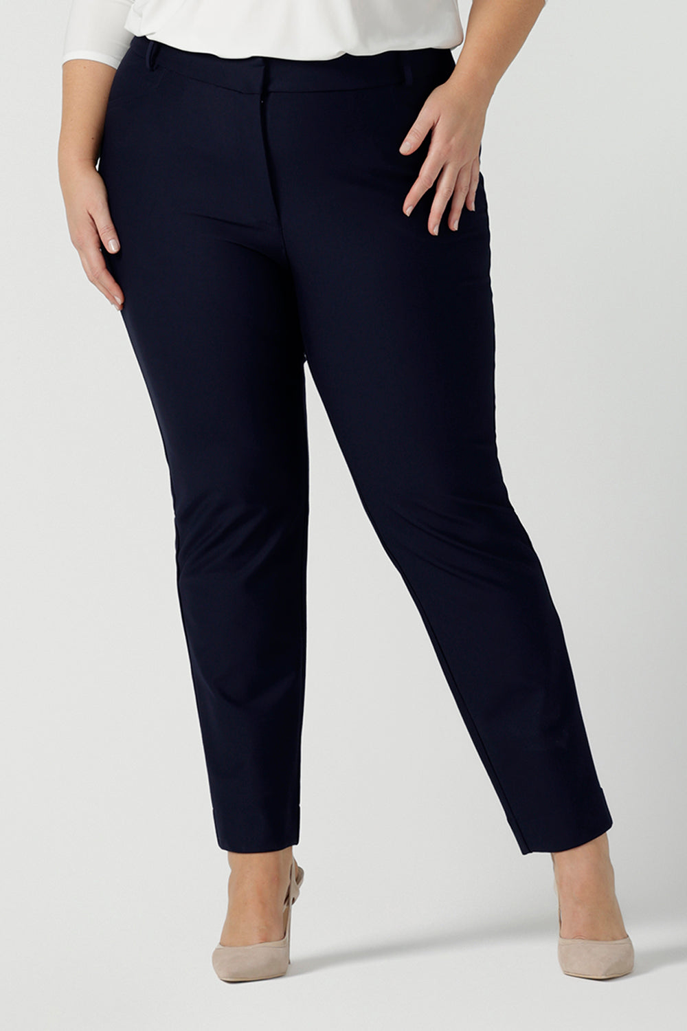 Lulu Tailored Pant in Navy