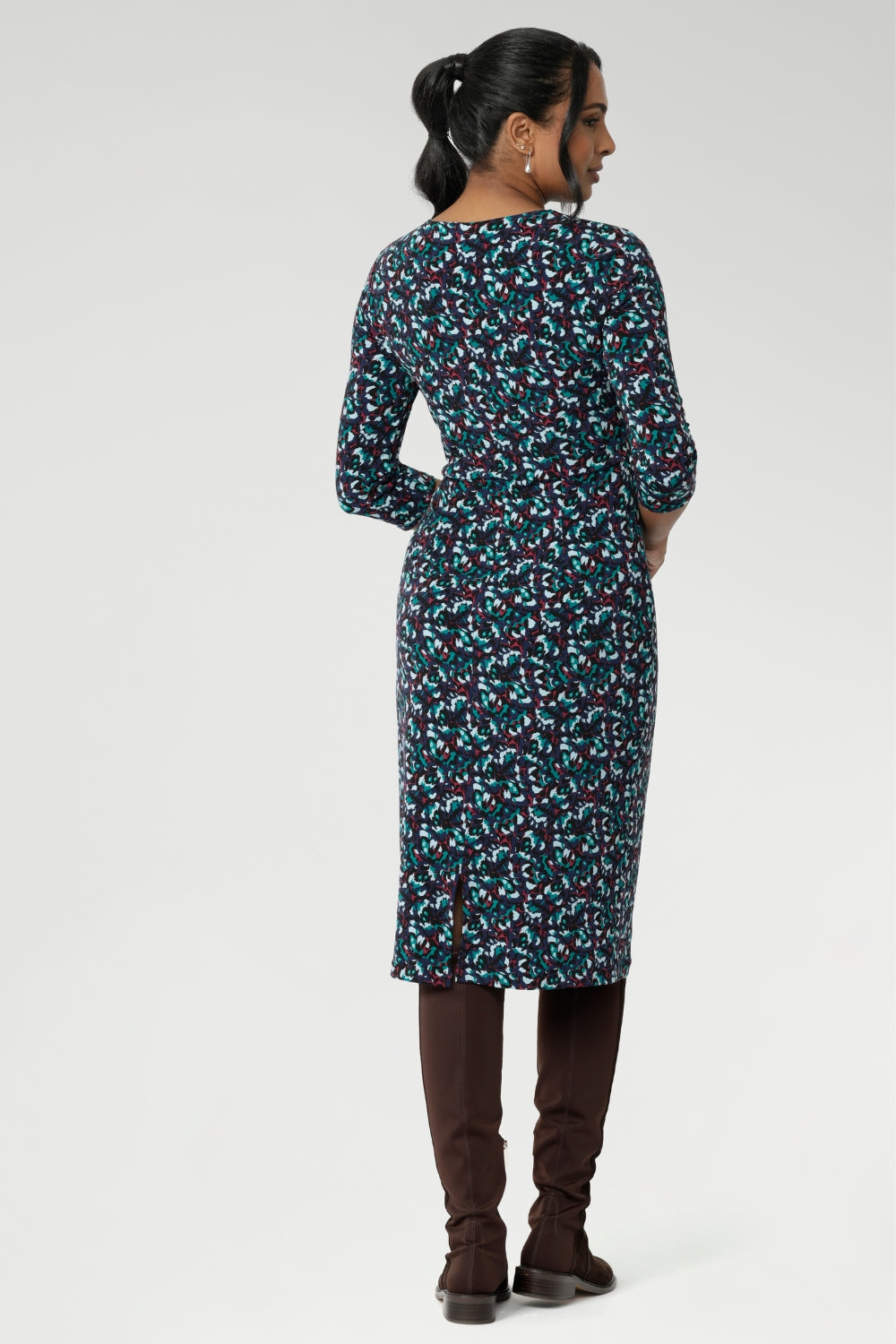 The Kadence dress is where comfort meets confident, modern style. Designed with a fluid silhouette that skims the body without clinging, this dress is all about ease—no restrictive waist seams, no fuss. 