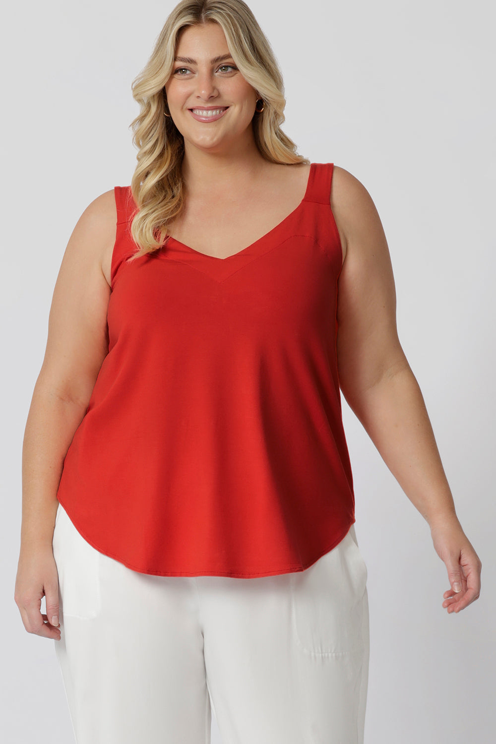 This summer cami in a vibrant tangerine colour is the ultimate blend of style, comfort, and function—perfect for those warm-weather getaways or sunny days at home. Made from a luxuriously soft bamboo jersey fabric, it offers a breathable feel that keeps you cool and comfortable all day long. The fabric’s thermoregulating properties help maintain the perfect body temperature, whether you're strolling through a sun-drenched city or relaxing in the shade.