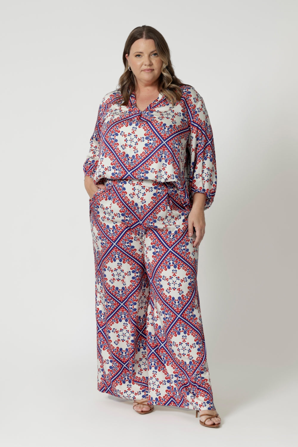 Plus sized woman wears patching coord set from fashion label Leina & Fleur. Together these Australian made pieces create a cohesive, fashion-forward look that feels fresh and perfect for summer dressing. The soft, breathable fabric and the flattering cut make the cami an ideal choice for hot summer days, whether dressed up for an event or styled casually for a relaxed night outings. Leina & Fleur stocks 8-24. 