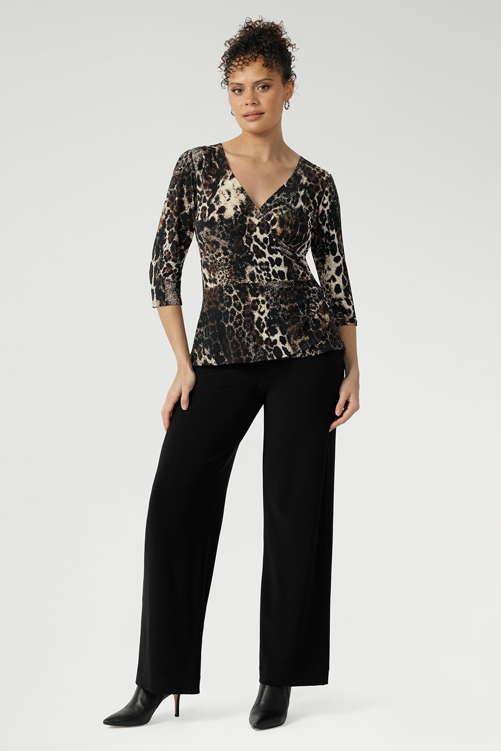 Whether you're at the office or heading to after-work events, the Kyle Top delivers effortless style and confidence. A double-layer back bodice ensures a smooth, secure fit, while ¾-length sleeves make it perfect for layering.