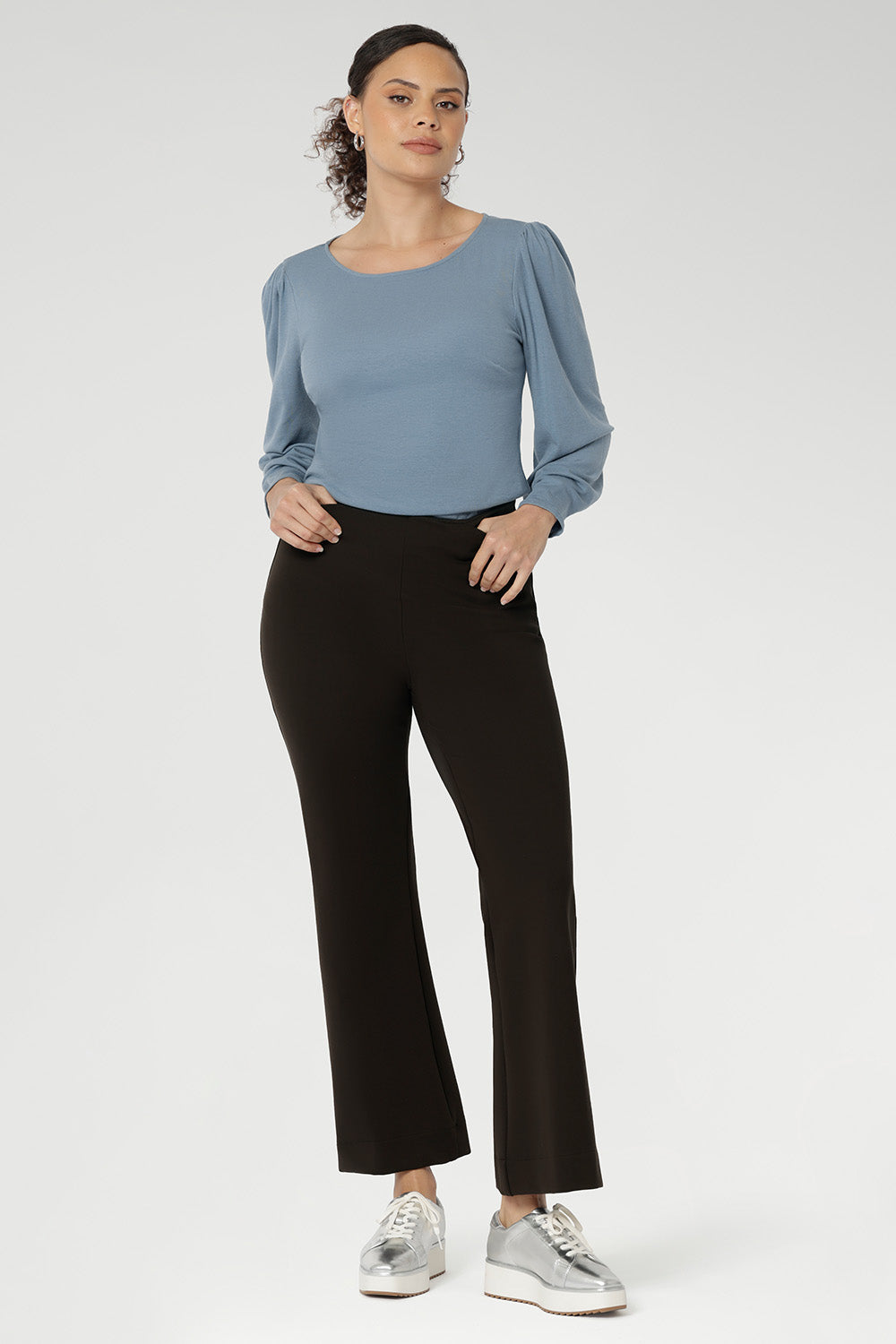 Designed for versatility, it features a classic bootcut leg that enhances and elongates your silhouette, making it ideal for both office wear and everyday styling. Discreet side pockets with refined topstitch detailing add a functional yet polished finish.