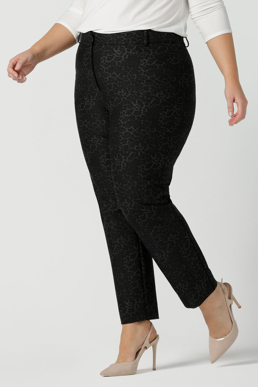 Lulu Tailored Pant in Brown Leopard