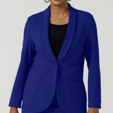 Front view of a size 10 model wears the Merit Blazer in Cobalt, a corporate casual blazer suit set made for women size 8-24. . Made in Australia for women. Petite to plus size.