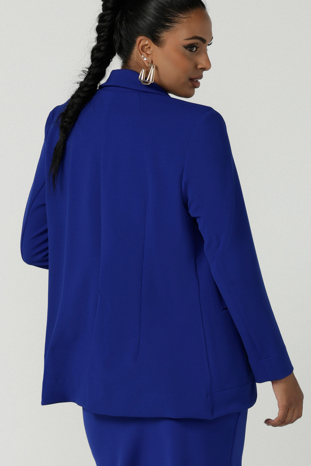 Back view of a size 10 model wears the Merit Blazer in Cobalt, a corporate casual blazer suit set made for women size 8-24. . Made in Australia for women. Petite to plus size.