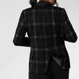 Made from premium ponte, this blazer combines the look of classic tailoring with the comfort of stretch, creating a polished silhouette that works from morning meetings to evening events.