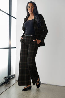 Leina + Fleur’s suiting collection is a celebration of modern tailoring, reimagined in luxe ponte fabric for women who value both structure and comfort. Designed to move with you, this collection offers refined silhouettes that transition effortlessly from work to smart-casual settings. 