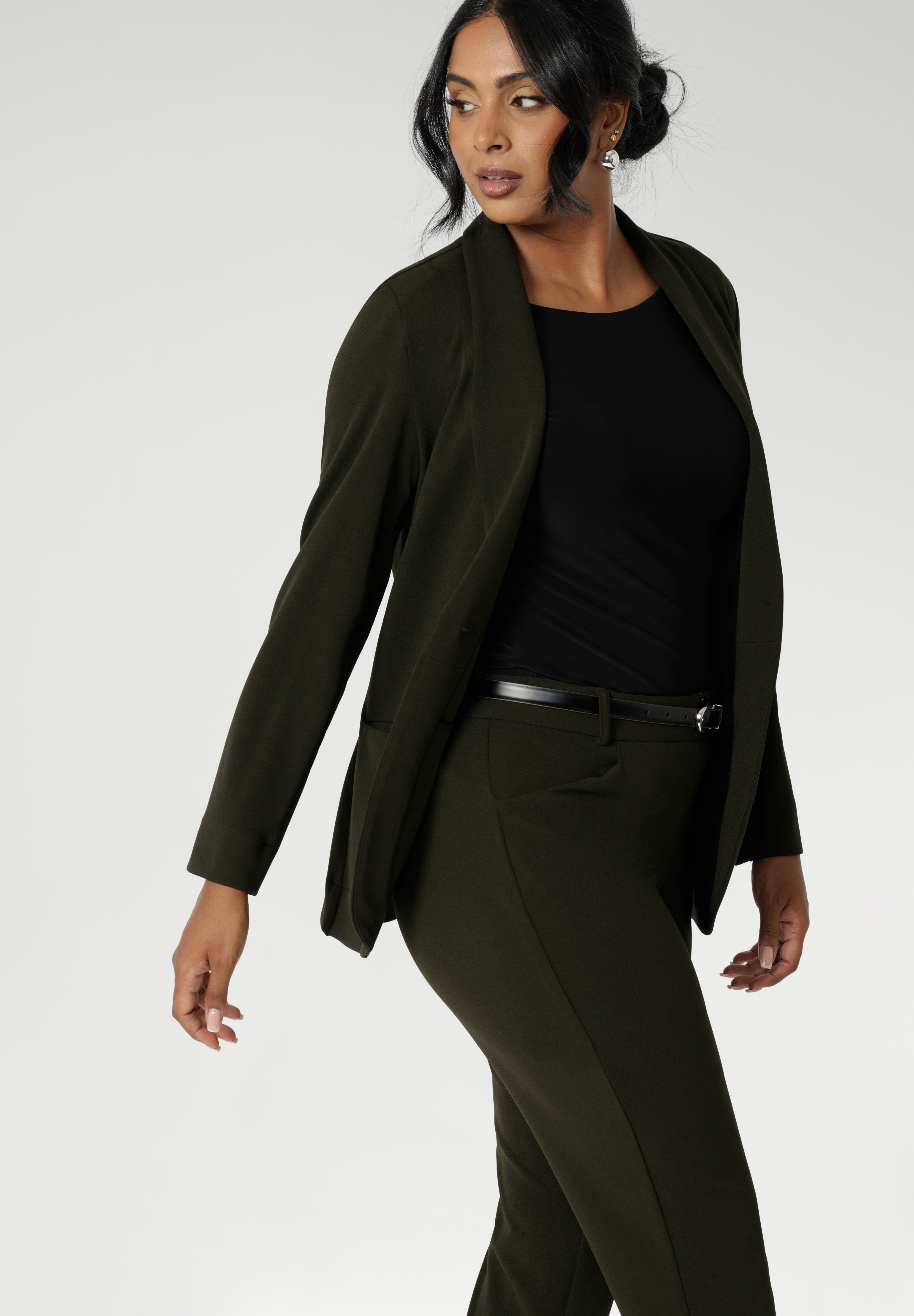 Womans easy care blazer made from Scuba crepe jersey fabric. Crafted with functional patch pockets, tailored shawl collar and covered front button. Woman's blazer will have you looking stylish in all corporate and casual occasions. Woman's workwear clothing made in Australia sizes 8-24. 