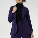 The body-contouring silhouette is enhanced by bust and back darts, while functional slit pockets and a centre-back vent ensure both polish and practicality. Deep hems with refined topstitch detailing and a breathable buggy lining through the back complete this elevated look.