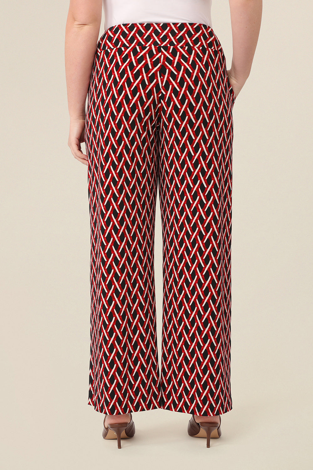 Back view of workwear pants by Australian fashion brand Leina & Fleur. These straight leg, pull on trousers are easy-care and no-iron pants for workwear wardrobes.