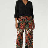 The Monroe Pant is the ultimate workwear essential, offering the perfect balance of style, comfort, and versatility. Crafted from a floral-printed dry-touch jersey fabric, these pants drape beautifully while providing all-day stretch and comfort. Available in sizes 8 to 24.