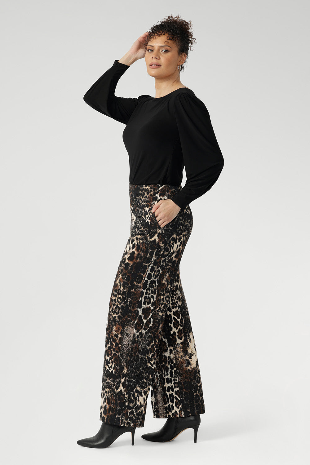 Crafted from our luxurious printed jersey fabric, offering all-day comfort and a beautifully fluid drape. Size 10 Model wears her Monroes with Black high heel boots and a black long sleeved blouse. 