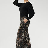 Crafted from our luxurious printed jersey fabric, offering all-day comfort and a beautifully fluid drape. Size 10 Model wears her Monroes with Black high heel boots and a black long sleeved blouse. 