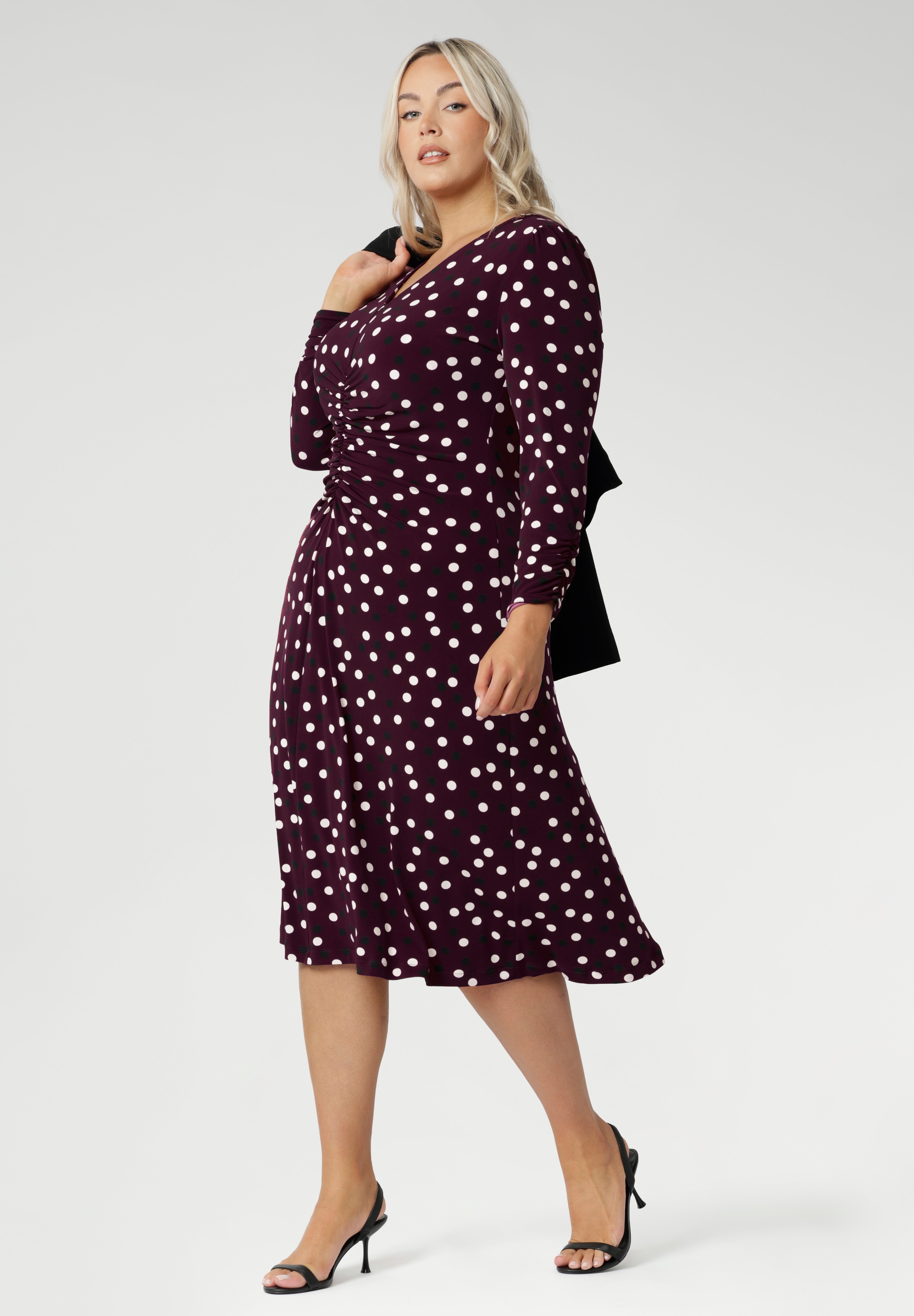 Designed to flatter a range of body shapes, the Naideen Dress is available in sizes 8–24 and is suitable for both petite and plus size women. Thoughtfully placed ruched detailing at the front, back, and along the sleeves adds gentle shaping and a touch of textural interest, while enhancing comfort and ease of movement.