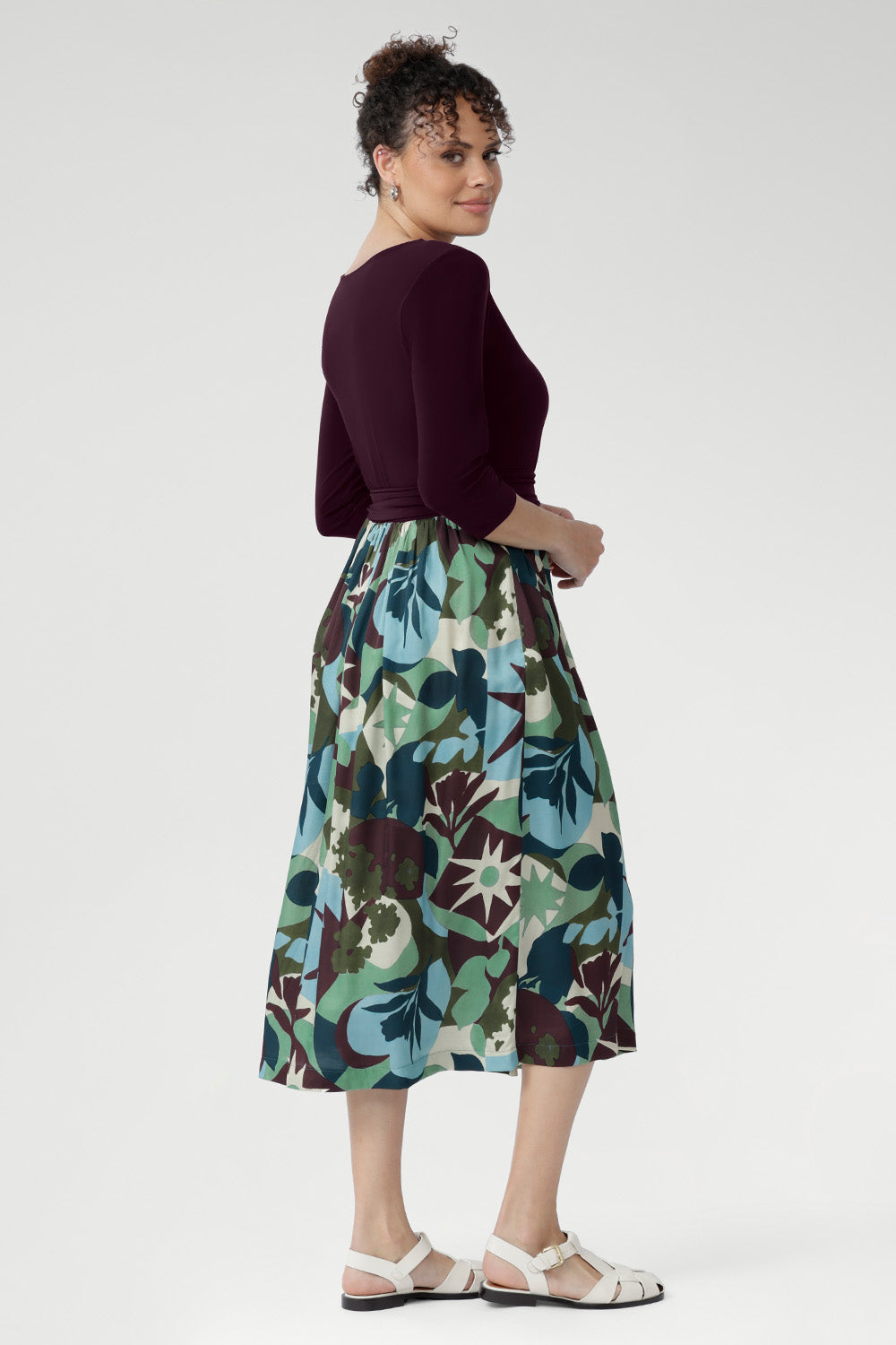 The midi-length A-line skirt features a bold abstract print in tones of green, blue, and plum—eye-catching yet timeless. With practical side pockets and a breezy, unlined skirt, the Joanie Dress is made for busy days, relaxed weekends, and everything in between. Proudly designed and made in Australia, this is a wardrobe essential that works as hard as you do.