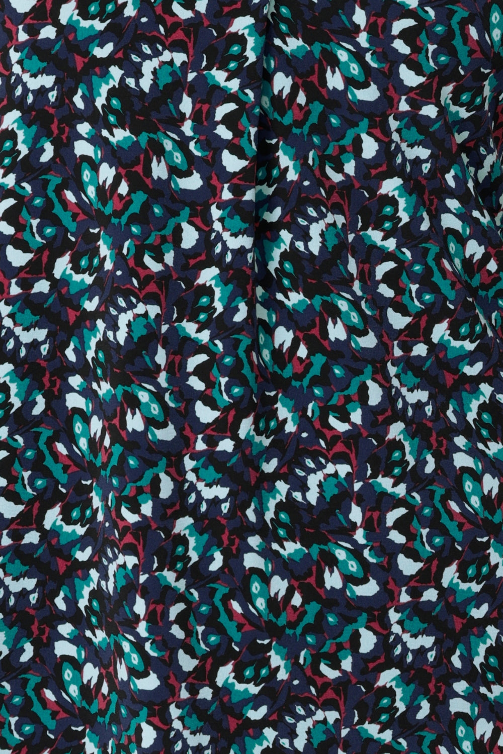 Each piece in the collection is cut from soft jersey fabric that moves with you, offering effortless style from morning to evening. In the vibrant Peacock print, this range comes alive with rich, eye-catching hues of blue, mint, and berry—bringing energy and warmth to grey winter days.