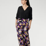 Petite height woman wears pull-on style pants with a supportive double-layer waistband, the Presley Pant offers a flattering fit with all-day comfort and a gorgeous pop of colour. 