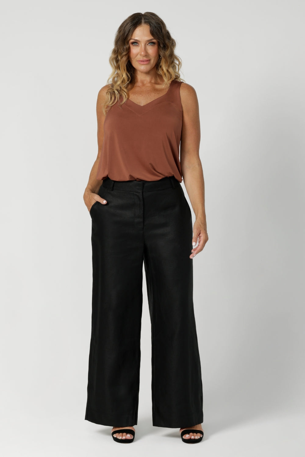 Our Ronnie Pant offers a beautifully tailored, sophisticated look that’s both timeless and elegant. Crafted from 100% linen, the fabric has a subtle luxurious sheen and no stretch, enhancing its refined appeal. Available in sizes 8-24.