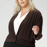 The Sandro Jacardi in Cocoa is a jacket-like cardigan that effortlessly layers over dresses, making it an essential piece in our Fluid Suiting collection. Crafted from a heavyweight dry-touch jersey fabric with a soft stretch, this cardigan offers both comfort and structure.