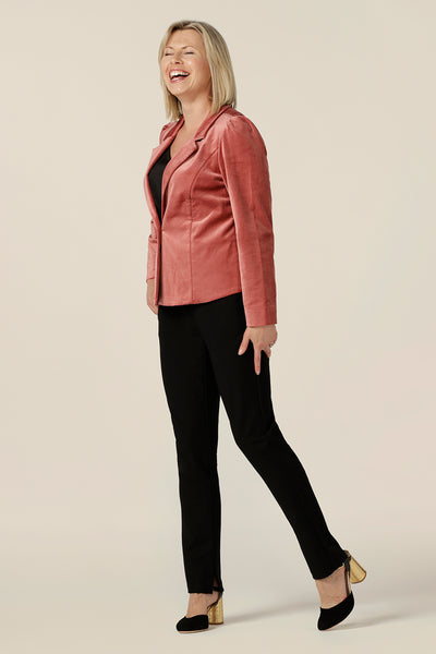 Who said cocktail dresses should have all the fun? After 5 style gets glamorous thanks to the single-button fastening, collared Sasha Jacket in Musk pink Velveteen. Shown here in a size 10 and worn with slim leg, black evening pants, this evening suit jacket is perfect for cocktail party dressing and special occasionwear.