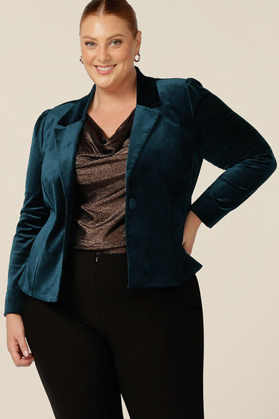 With the feel of a velvet jacket, this luxe Velveteen tailored jacket in petrol green is a great occasion and eveningwear jacket. With a single-button fastening, collar and notch lapels and tailored fit, this women's jacket is perfect for cocktail dress and evening attire. Shop now in sizes 8 to 24!