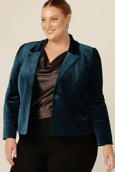 With the feel of a velvet jacket, this luxe Velveteen tailored jacket in petrol green is a great occasion and eveningwear jacket. With a single-button fastening, collar and notch lapels and tailored fit, this women's jacket is part of the new cocktail and occasionwear collection by Australian and New Zealand women's clothing brand, L&F. Shop their cocktail wear jackets now!