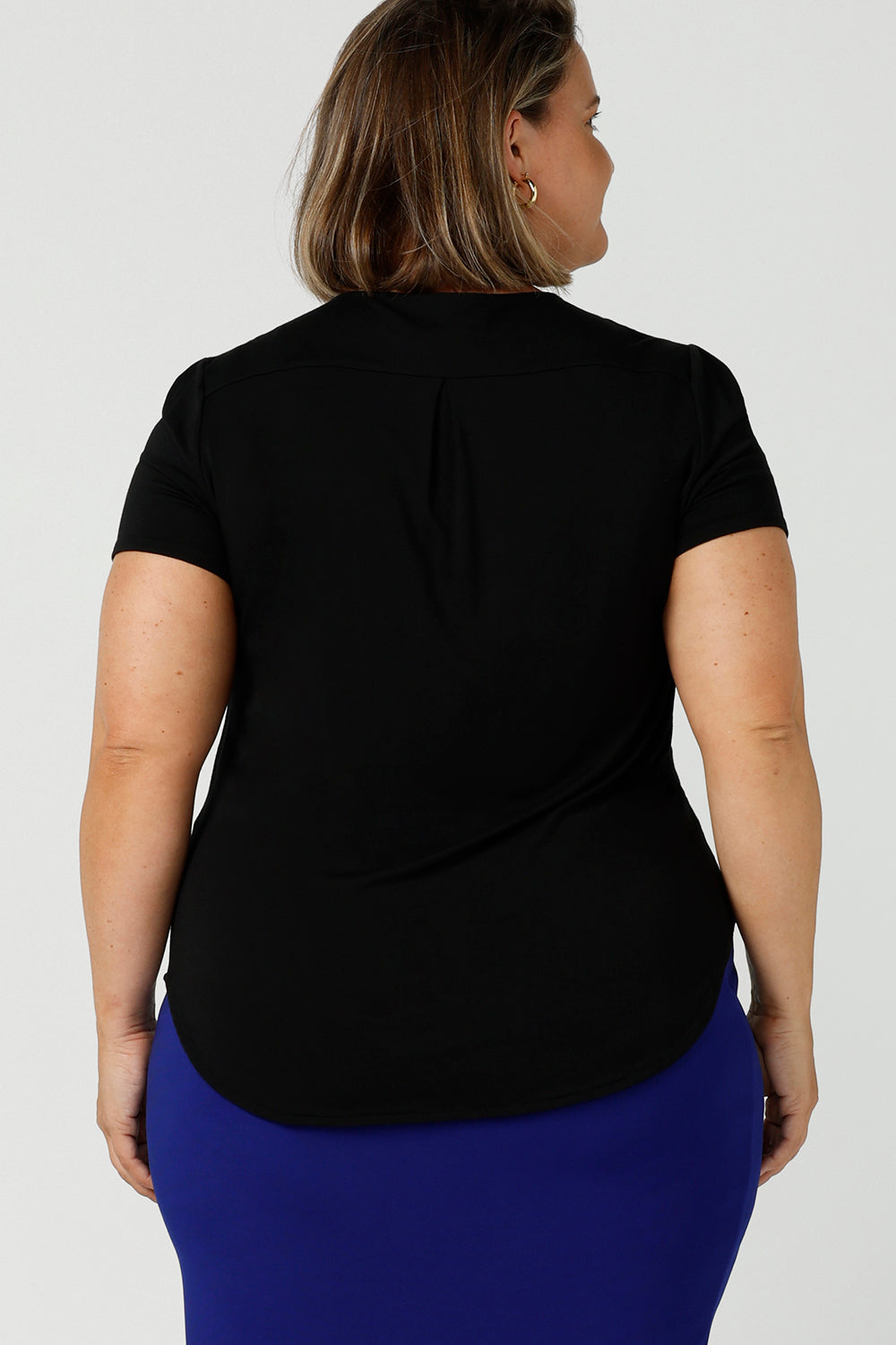 Back view of the shoulder yoke and back pleat of a black bamboo jersey top by Australian and New Zealand fashion brand, Leina & Fleur. A good plus size top, this round neck, short sleeve top in black bamboo jersey is comfortable for work and casual wear. Made in Australia by ladies clothing brand, Leina & Fleur, shop black tops for women online in sizes 8 to 24 in L&F's online fashion boutique.