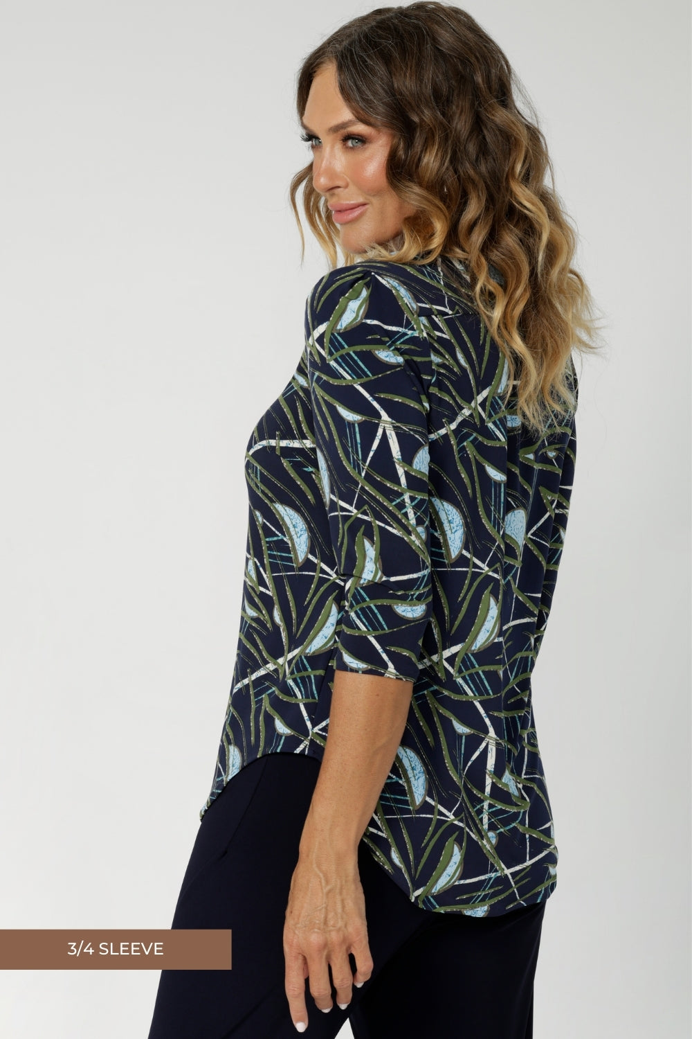 3/4 sleeve womans top features shirt tail hemline and scoop neckline. Australia made in stretchy dry touch jersey. It’s offered in three classic colour allowing for maximum versatility and pairing with a variety of other wardrobe pieces. 