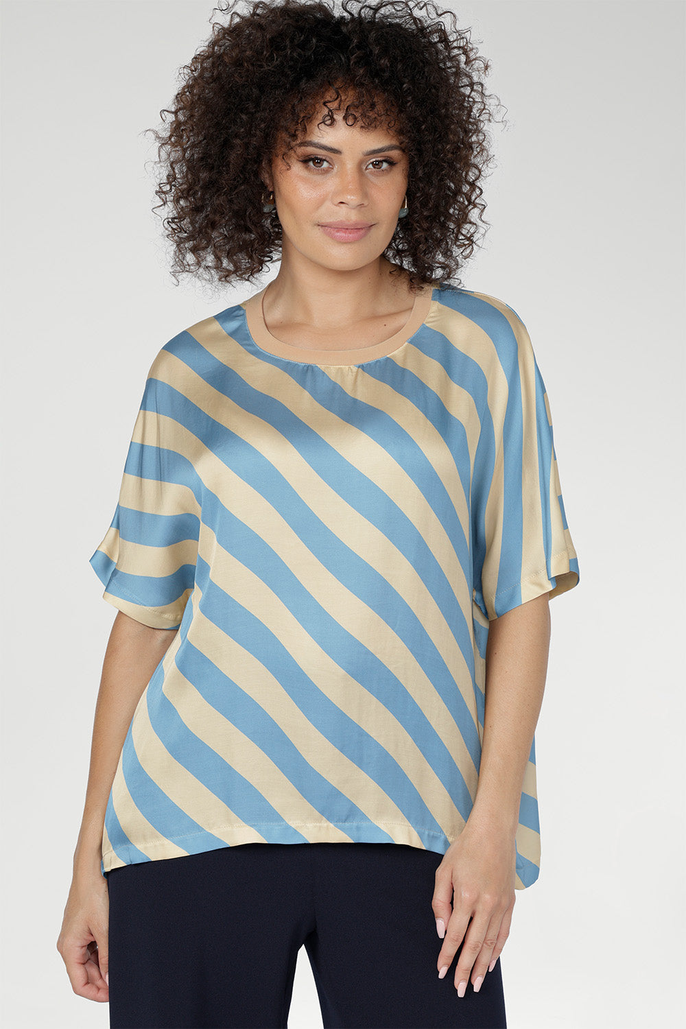 Designed for effortless everyday wear, it’s a refined take on the classic striped tee.