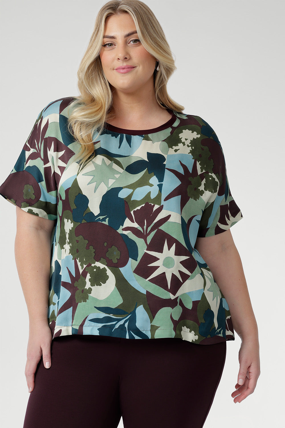 Lightweight, elevated, and effortlessly versatile—the Scout Tee in Scandi Abstract is your everyday essential with a sophisticated twist. Made from premium Italian Viscose with a silky-soft finish, this tee feels as luxurious as it looks.