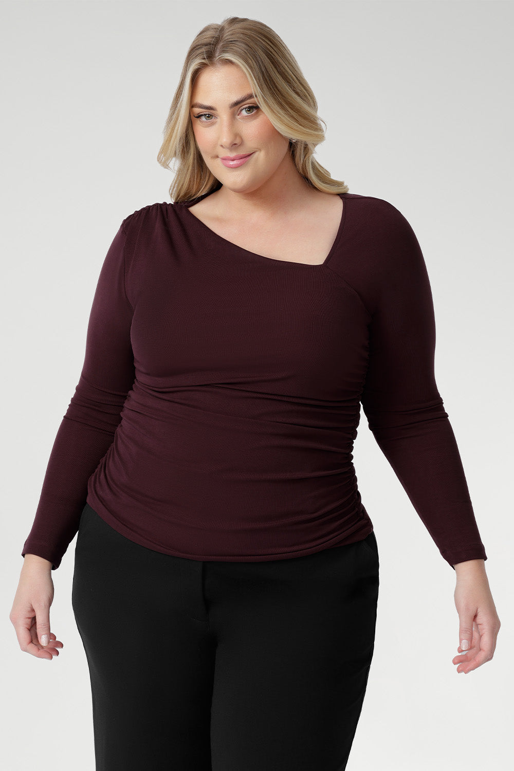 The double-layered bodice offers both structure and support, while the long sleeves make it a versatile piece for any season. Rich in colour and modern in design, the Simmi Top effortlessly moves from the office to after-dark occasions, all with breathable comfort and expert Australian craftsmanship.