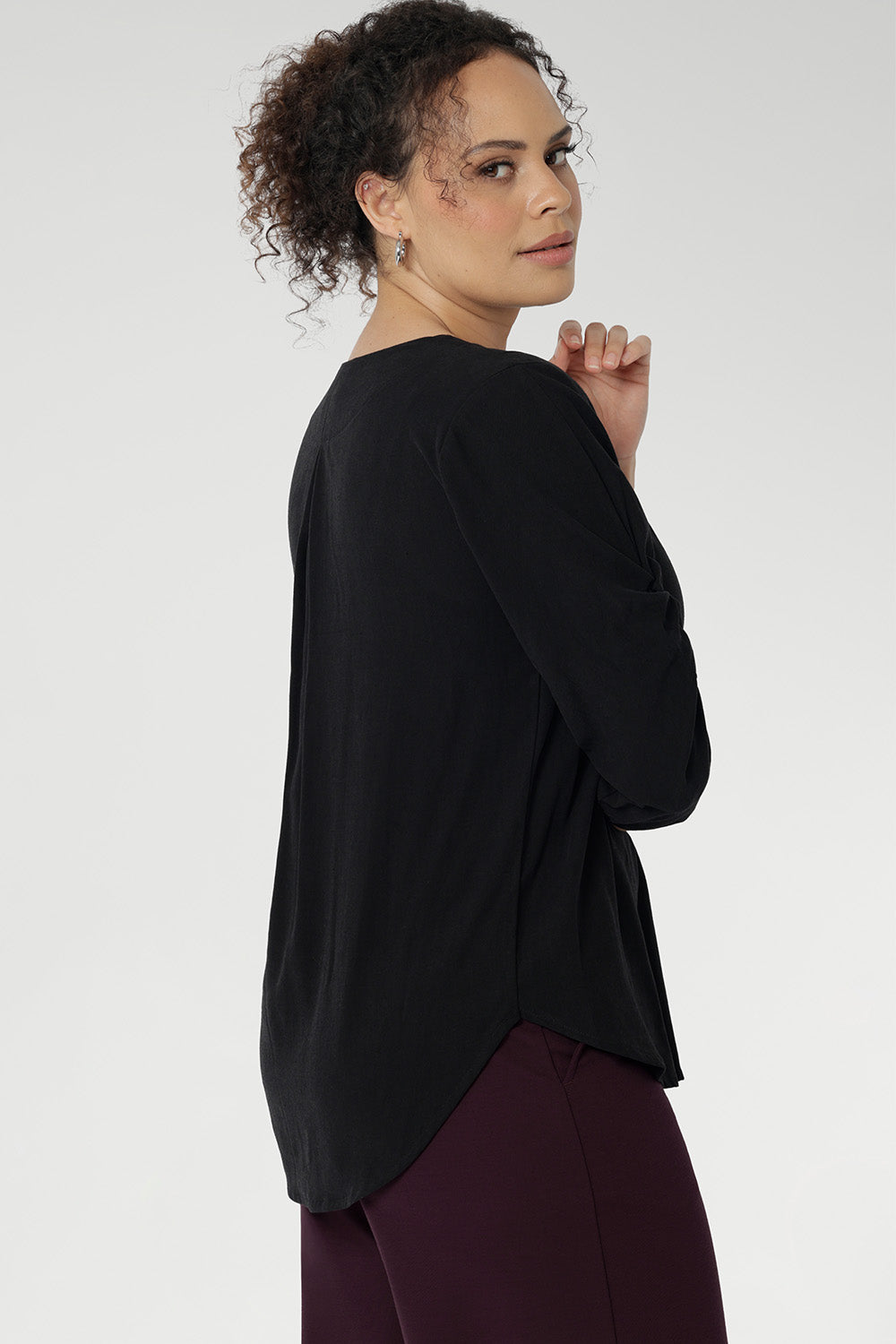 The Terry Shirt in Graphite is a refined and versatile workwear piece that blends timeless style with thoughtful design. Made from a soft, breathable Tencel Viscose fabric, it boasts a sand-washed texture that feels luxurious against the skin and drapes beautifully, offering a flattering silhouette.
