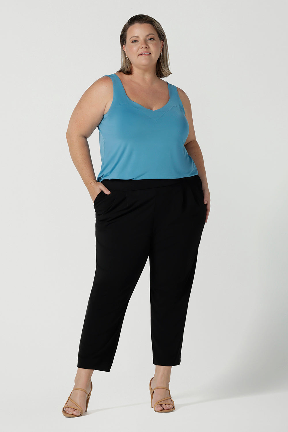 Curvy size 18 Woman wears the Tobie Pant in Black back with the Eddy Cami in Mineral. These pants are corporate casual pants great for work. Size inclusive corporate clothing for corporate women size 8 - 24.